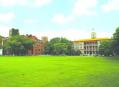 　　蘇州大學(xué)本部是最有歷史感的一個小區(qū)，也是中國十大最美校園之一，最吸引人的是滿校園的老式建筑，作為到蘇州的觀光地，蘇州大學(xué)本部也是很值得一去的。